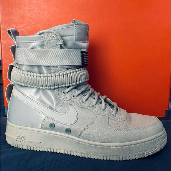 NIKE SF Air Force 1 High-Top, Women’s 9.5
Waterproof, light silver/Mica Green - Picture 11 of 11